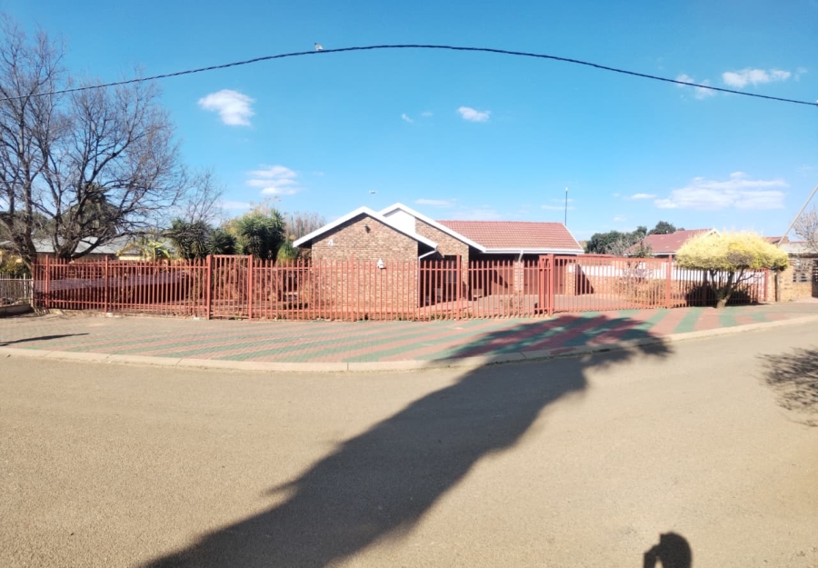 3 Bedroom Property for Sale in Mohadin North West